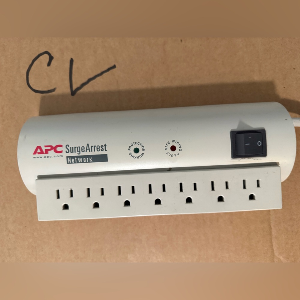 APC SURGE ARREST, great condition, used for 5-6 months only.